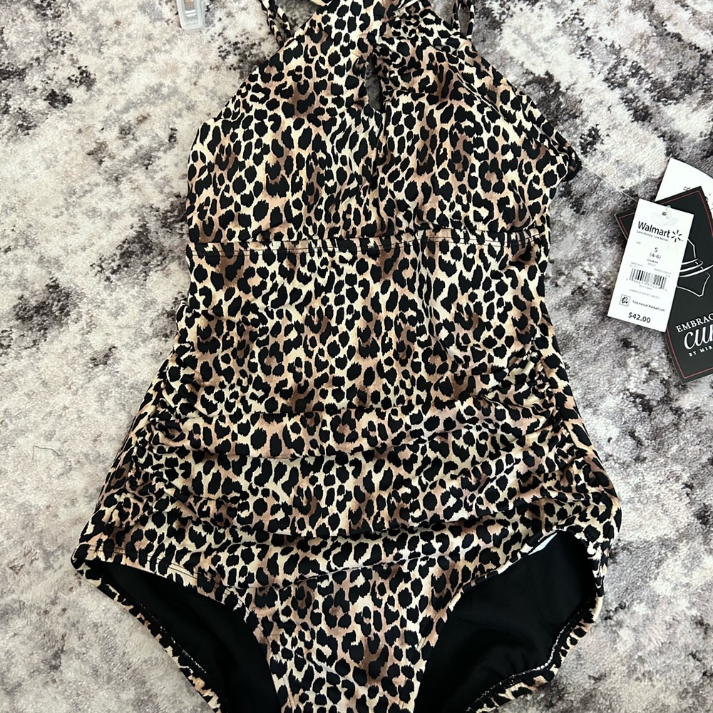 One piece bath suit